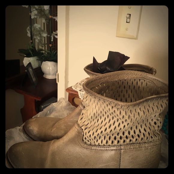 Shoes - Picture 2 of 2